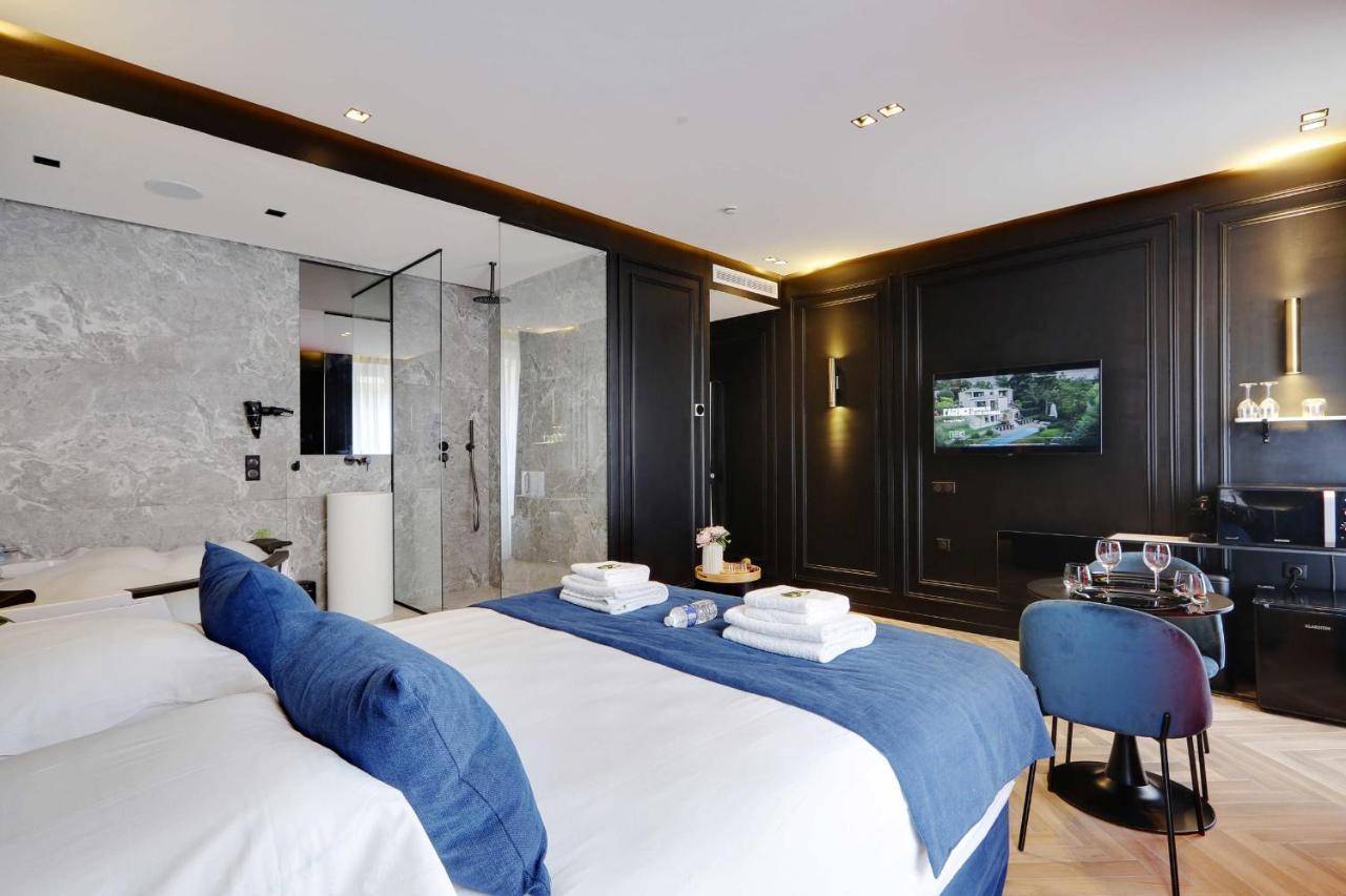Couples Getaway Unit With Jacuzzi - City Center Париж Екстер'єр фото